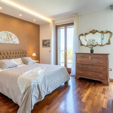 Villa Assisi White 10, Emma Cannara